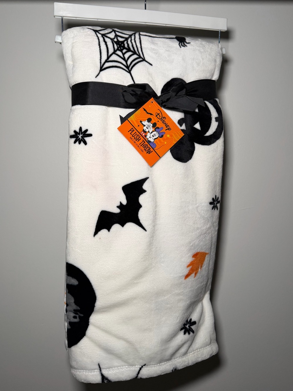 Disney Halloween Mickey & Minnie Plush Throw Blanket NWT 50x70 Super Soft Fleece